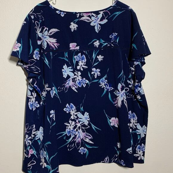 Lane Bryant Navy Blue White Floral Short Flutter Sleeve Top Blouse Size 26 - Picture 2 of 7